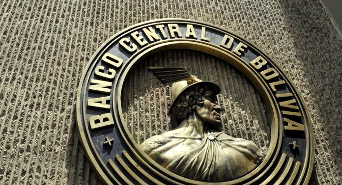 MacroAlertness's tweet card. Estimado inversor: Hace solo 3 días atrás, el viernes 28 de noviembre, escribí textualmente en mi último newsletter: «Los bancos han aguantado de pie solamente porque el BCB no ha tocado el tipo de...