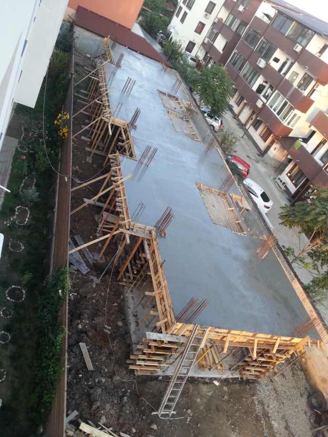 gpconstruct's tweet card. Asa cum (sper ca) v-ati obisnuit, va tinem la curent cu se mai intampla pe santierul proiectului nostru Family Villa 3 (compus din cinci case si o garsoniera, cu gradina, avand termen de finalizare…