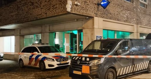 Politie vindt wapens en honderden kilo's illegaal vuurwerk in garagebox