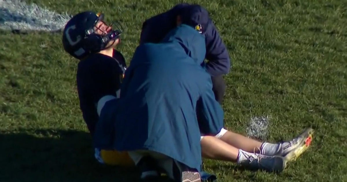 CoachLeeXiong's tweet card. Quarterback Jack Curtis played his final college football game while battling broken bones in his throwing hand and a life-changing diagnosis. Omar Villafranca has the story.