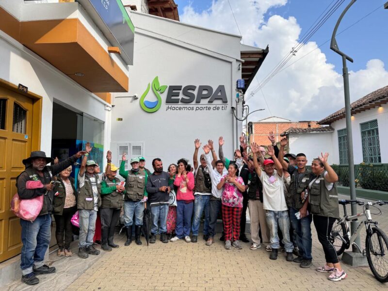 Actualidad_O's tweet card. La Alcaldía de Marinilla, la Empresa de Servicios Públicos San José de la Marinilla ESPA y CorpoGestar Oriente, han lanzado la campaña “Hazte amigo de un reciclador”, que tiene por objetivo...