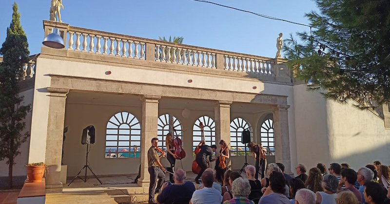 Tweet card summary image