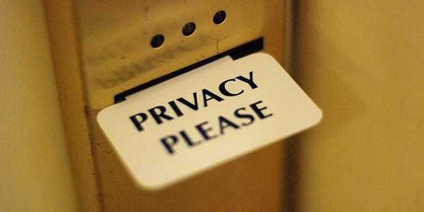 Webflash_it's tweet card. Facebook Graph Search privacy settings.