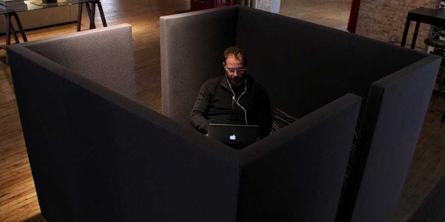 Webflash_it's tweet card. First-time founders make a lot of errors that are avoidable.