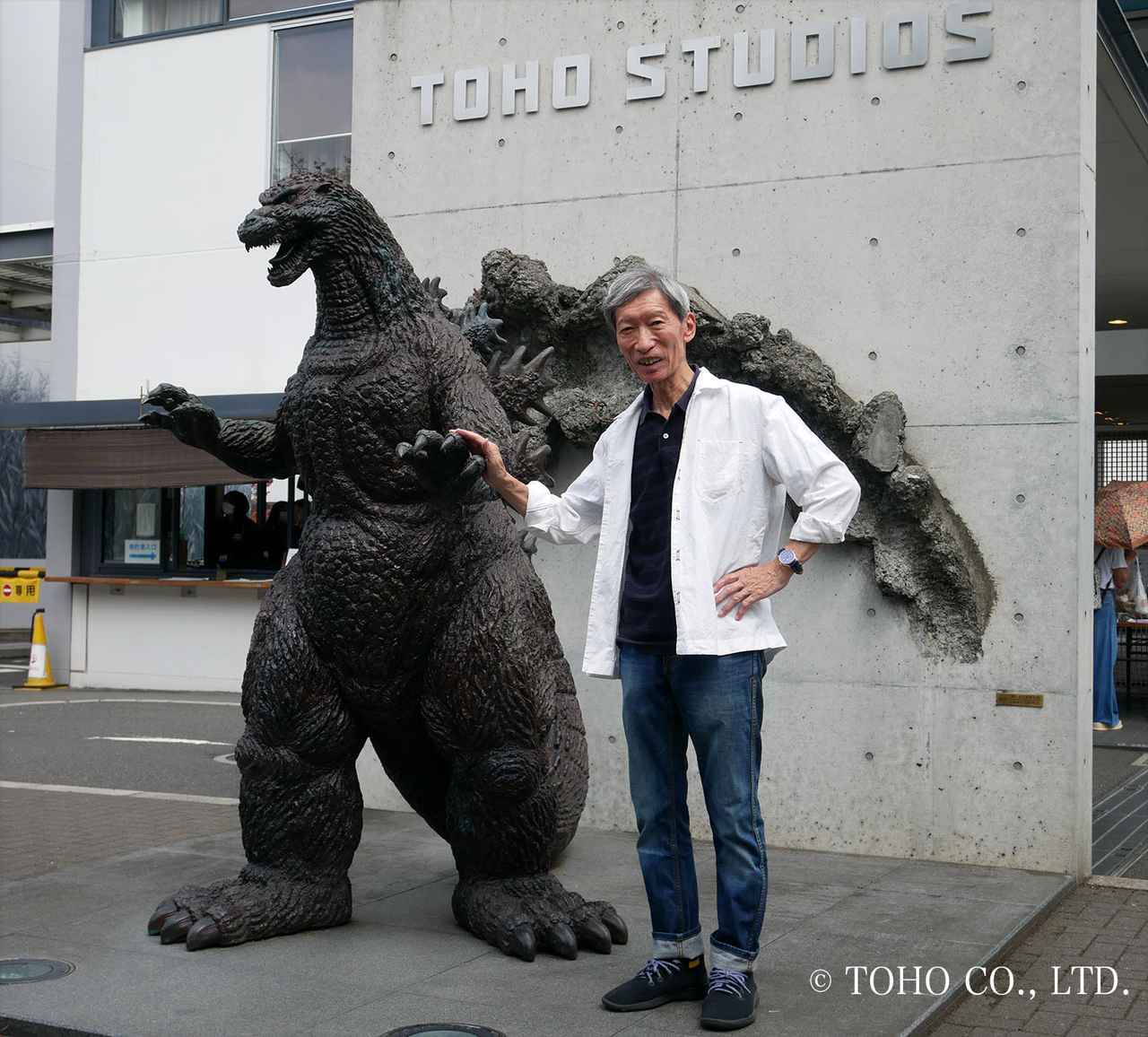 StereoSound_inc's tweet card. 東京・世田谷の「東宝スタジオ」は、数々の日本映画の名作が制作されてきた国内最大級の映画撮影スタジオだ。そして数年前には大規模なリニューアルを実施、最新設備を備えた施設に生まれ変わっている。その詳細は潮 晴男さんにリポートしてもらったが（関連リンク参照）、さらに今回、「ポストプロダクションセンター1」内の「ダビングステージ1」がドルビーアトモス・シネマのミックスに対応したという。今回はさらなる...