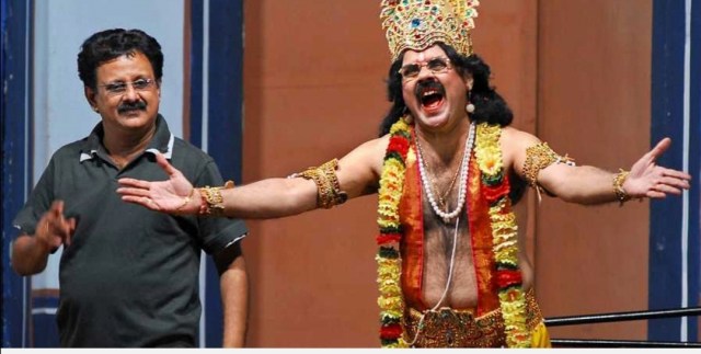 Raghavravikumar's tweet card. நேக்கா?!!😲நோக்கா!!🙃நேக்கும் நோக்குமா😧 மைக்கேல் மதன காமராசனில் வரும் ஒரு காட்சி இது..இன்றளவும் இதற்கீடாய் வேறொரு காட்சி என்னை சிரிக்க வைத்ததில்லை.. சேதுராமன் ட ரகசியமா??MA Philosophy , கே.சேதுவா?...