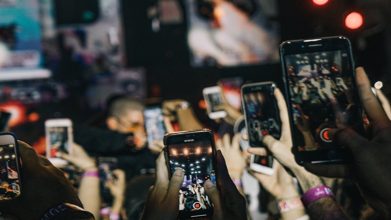 r3dash's tweet card. Sources said the latest round of price hikes is driven by rising memory component costs, broader supply chain pressures affecting other key components, and rupee’s depreciation against US dollar