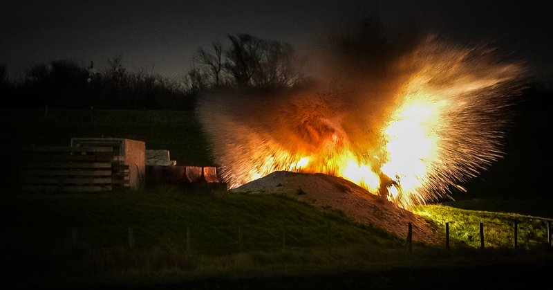 Partij zwaar vuurwerk in huis gevonden, midden in de nacht tot ontploffing gebracht