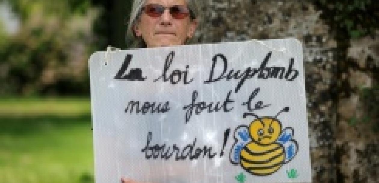 leblob_'s tweet card. La pétition contre la loi Duplomb dépasse la barre du million de signatures sur le site de l’Assemblée nationale, ravivant les querelles autour de ce texte très contesté qui pourrait être au cœur...