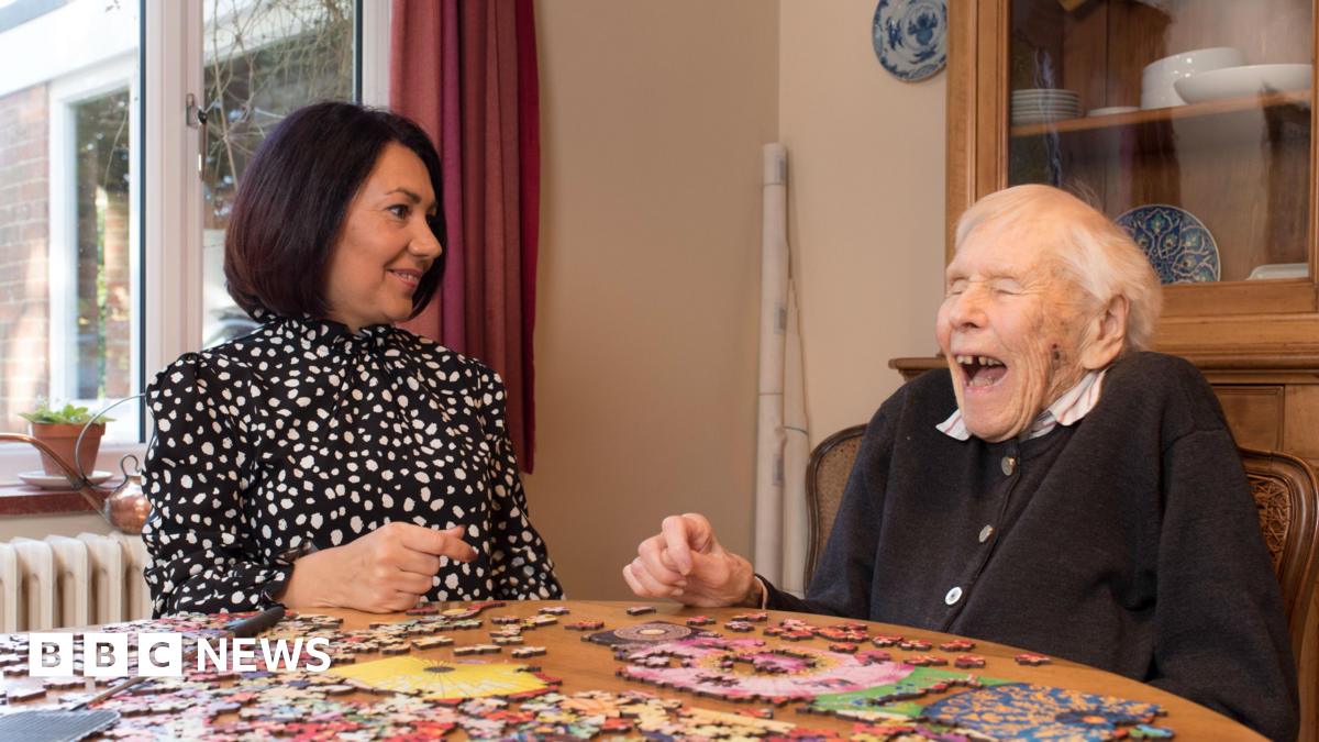 BBCRadioKent's tweet card. Photographer Anita Corbin says the portraits show the "beauty, depth and dignity" of later life.