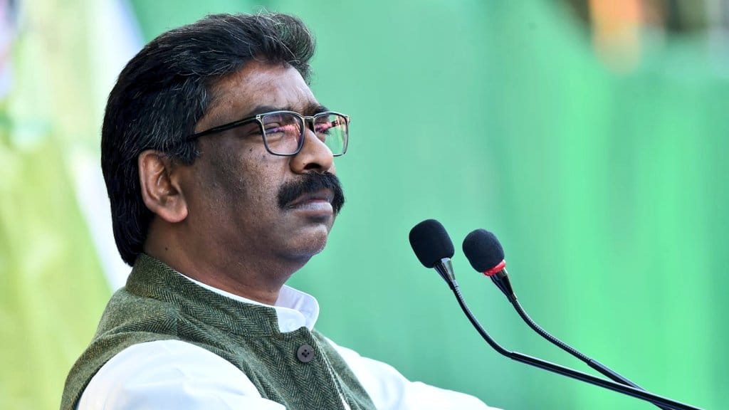 thewirehindi's tweet card. केंद्र सरकार के बजट में सामाजिक सुरक्षा, स्वास्थ्य व शिक्षा को न केवल दरकिनार किया गया है बल्कि मनरेगा सरीखी कई ज़रूरी योजनाओं के आवंटन में भारी कटौती की गई है. ऐसे में झारखंड जैसा राज्य जो कुपोषण,...