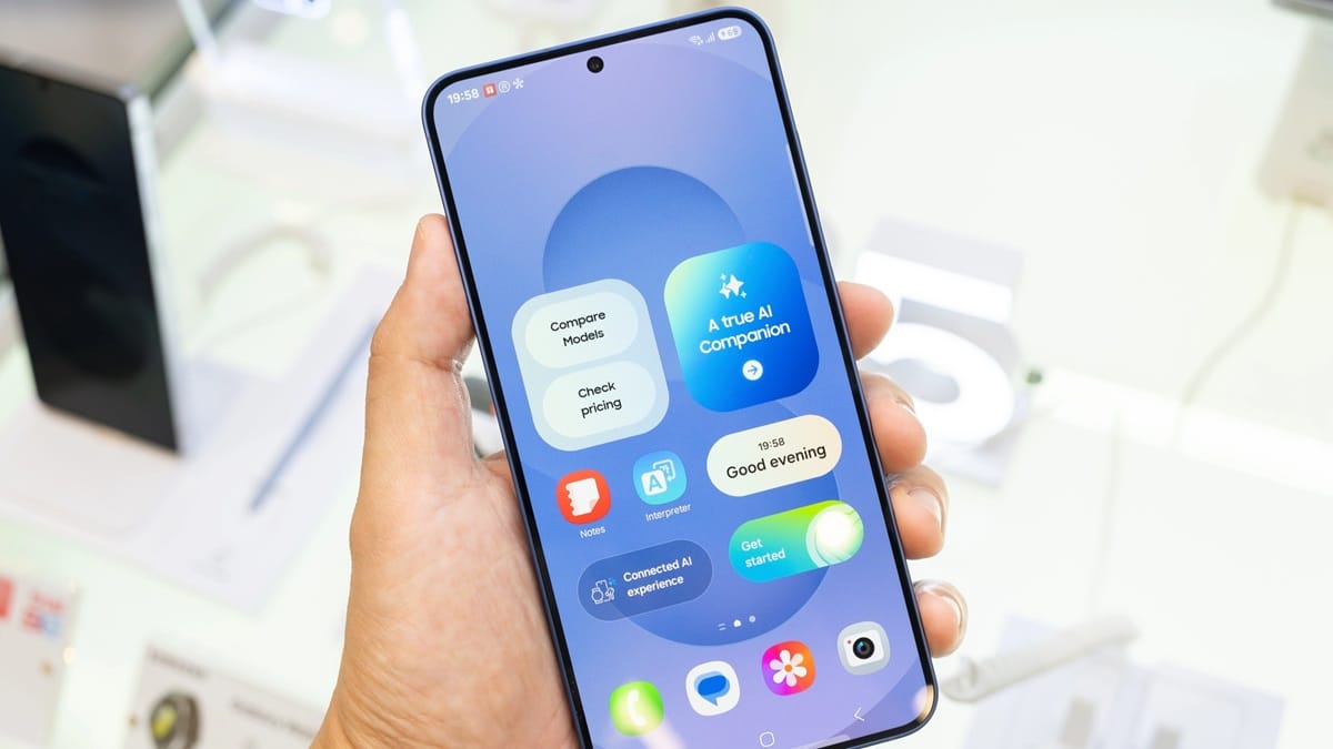 AndroidMT's tweet card. Des traces de code suggèrent une intégration profonde des géants du streaming (YouTube et Spotify) dans sa nouvelle application « Now Brief ».