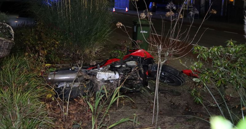 Motor vliegt uit de bocht in Ottersum