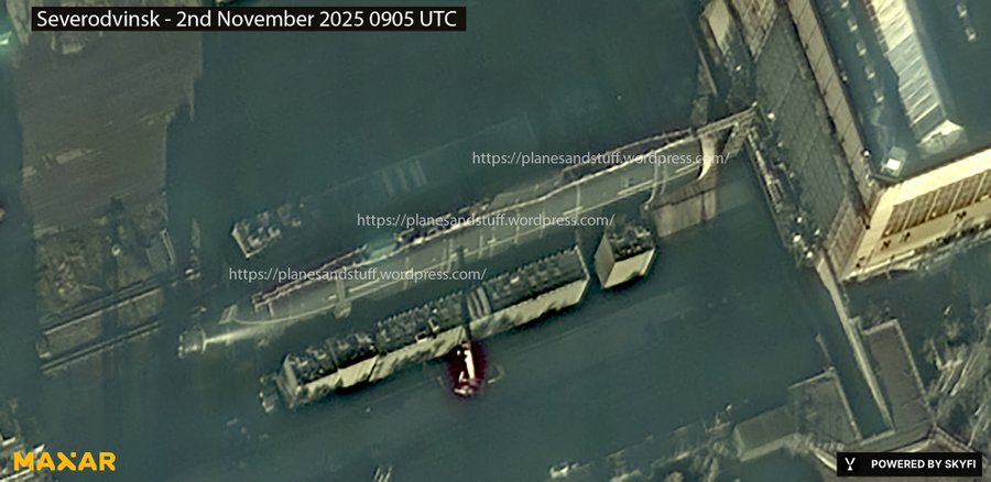Techjournalisto's tweet card. New satellite imagery from Severodvinsk shows the Russian nuclear-powered submarine Khabarovsk in full size for the first time.