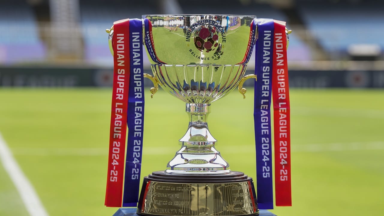 tv9malayalam's tweet card. ഐ‌എസ്‌എൽ പ്രതിസന്ധി തുടരുന്നതിനിടെ നിര്‍ണായക യോഗം വിളിച്ച് കായികമന്ത്രാലയം. ഫുട്ബോൾ ക്ലബ്ബുകൾ, എ‌ഐ‌എഫ്‌എഫ്, എഫ്‌എസ്‌ഡി‌എൽ എന്നിവയുടെ പ്രതിനിധികള്‍ യോഗത്തില്‍ പങ്കെടുക്കും