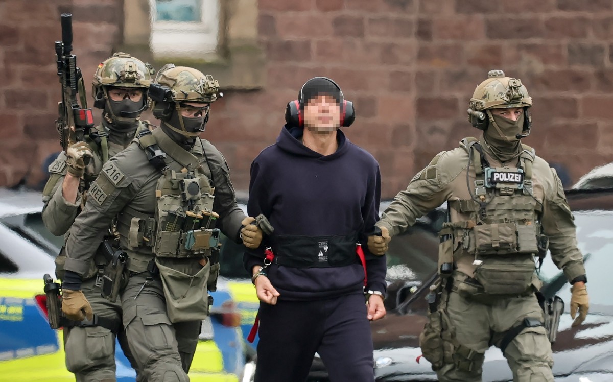 NieuwRechtsNL's tweet card. Een Duitse rechtbank heeft een internationaal arrestatiebevel uitgevaardigd tegen de Oekraïner Serhii Koeznietsov. Daarmee lijkt opnieuw te worden bevestigd wat al jaren als vermoeden rondzingt: dat...