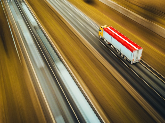 patlacmj's tweet card. Un projet de recherche appelé eRoadMontBlanc va expérimenter une solution de « route électrifiée » entre 2024 et 2027 en région Rhône-Alpes. Dans une première phase, entre 2023 et 2024 il s’agira de...