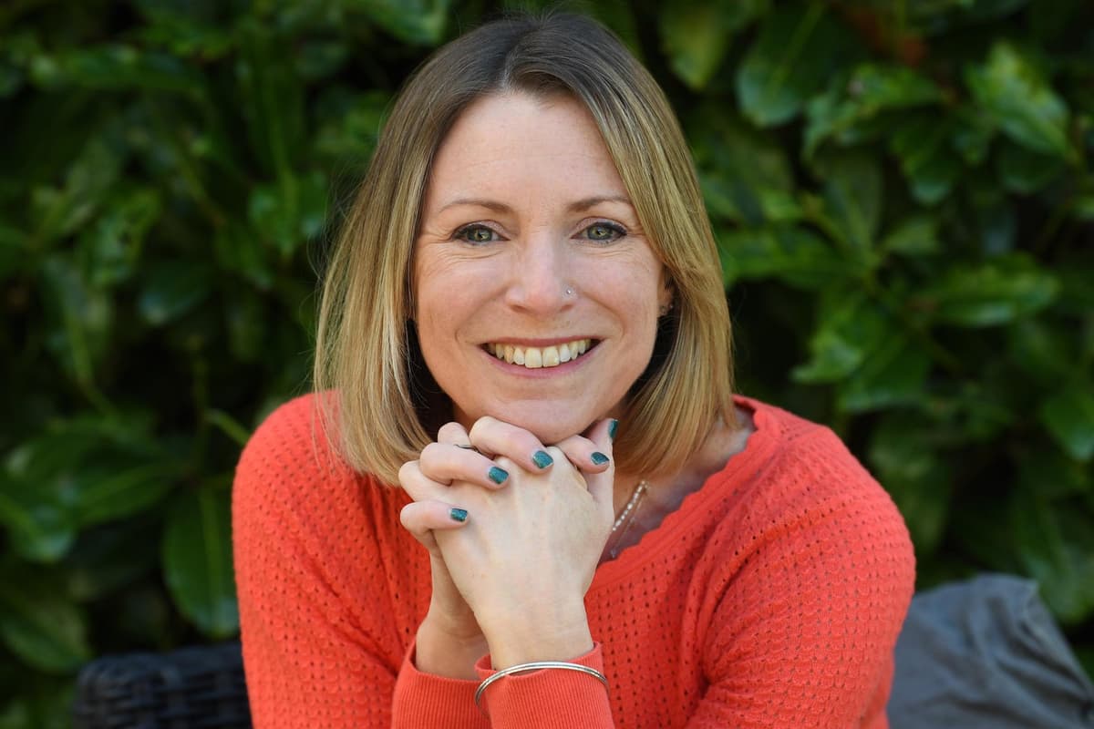 LeedsNews's tweet card. An inspirational Leeds woman who is battling cancer has taken up the baton to raise funds and awareness of the illness by sharing her story.