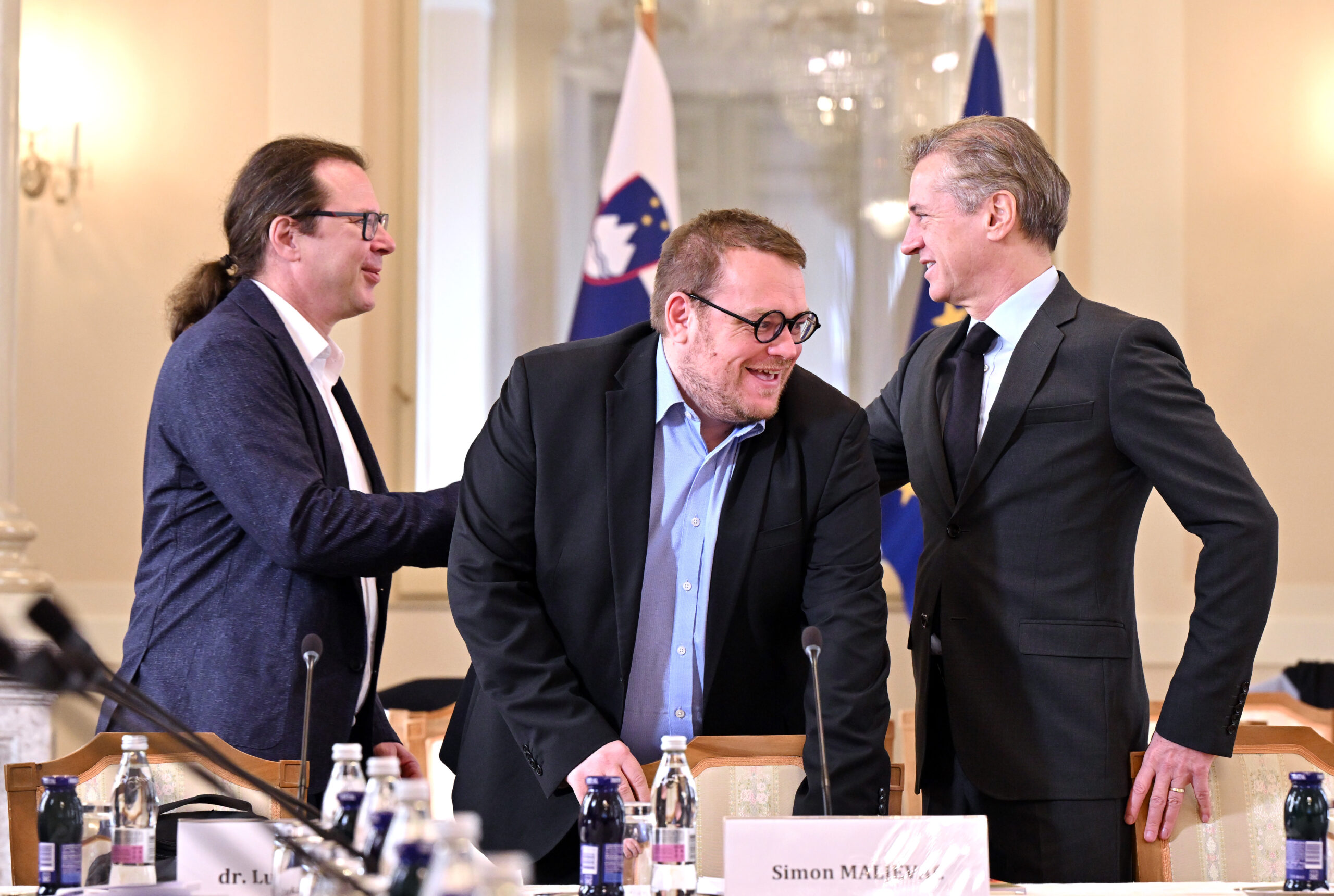 SKavcic's tweet card. Od 1. julija letos plačujemo obvezni prispevek za dolgotrajno oskrbo. Čeprav celovitih storitev dolgotrajne oskrbe s tem datumom sploh ni bilo mogoče koristiti, kot bi se upravičeno pričakovalo, pa...