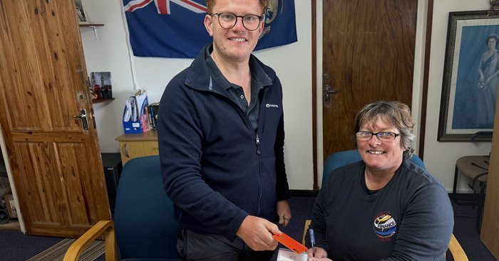 Tweet card summary image