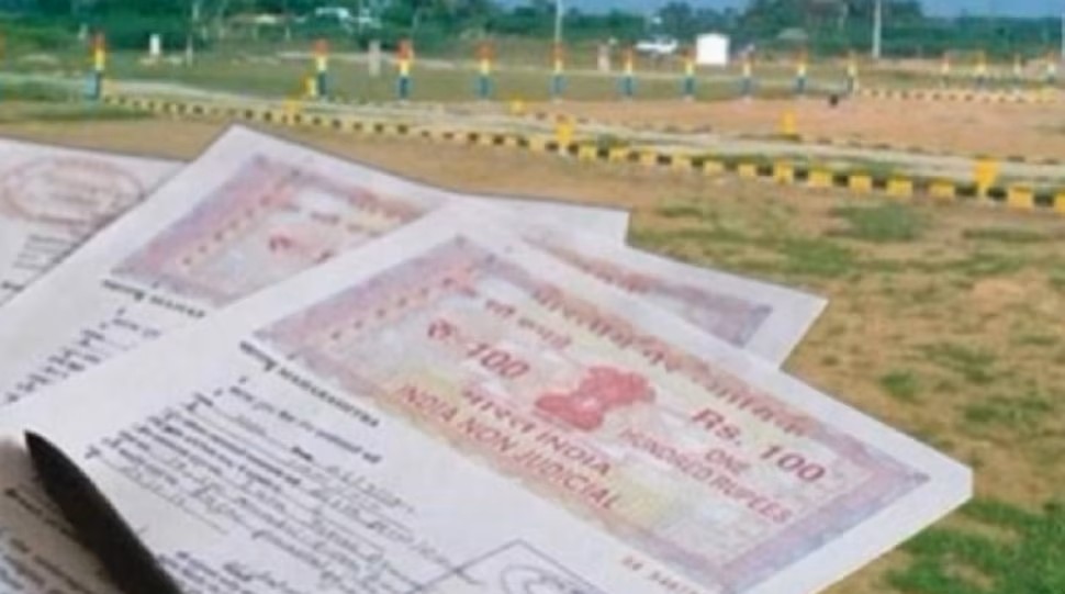 OdishaLIVE's tweet card. ଓଡ଼ିଶାଲାଇଭ୍ ବ୍ୟୁରୋ ଓଡ଼ିଶାରେ ଜମି କିମ୍ବା ଆପାର୍ଟମେଣ୍ଟ କିଣୁଥିଲେ ସାବଧାନ! ଅନେକ ଜିଲ୍ଲାରେ ଜାଲ କାଗଜପତ୍ରରେ ହେଉଛି ପାର୍ଟ ପ୍ଲଟ ପଞ୍ଜୀକରଣ। ଓଡ଼ିଶାରେ ଏକାଧିକ ଜମି ପଞ୍ଜୀକରଣ ମାମଲାରେ ଦୁର୍ନୀତି ତଥା ଅନିୟମିତତା ଦେଖିବାକୁ ମିଳିଛି।...