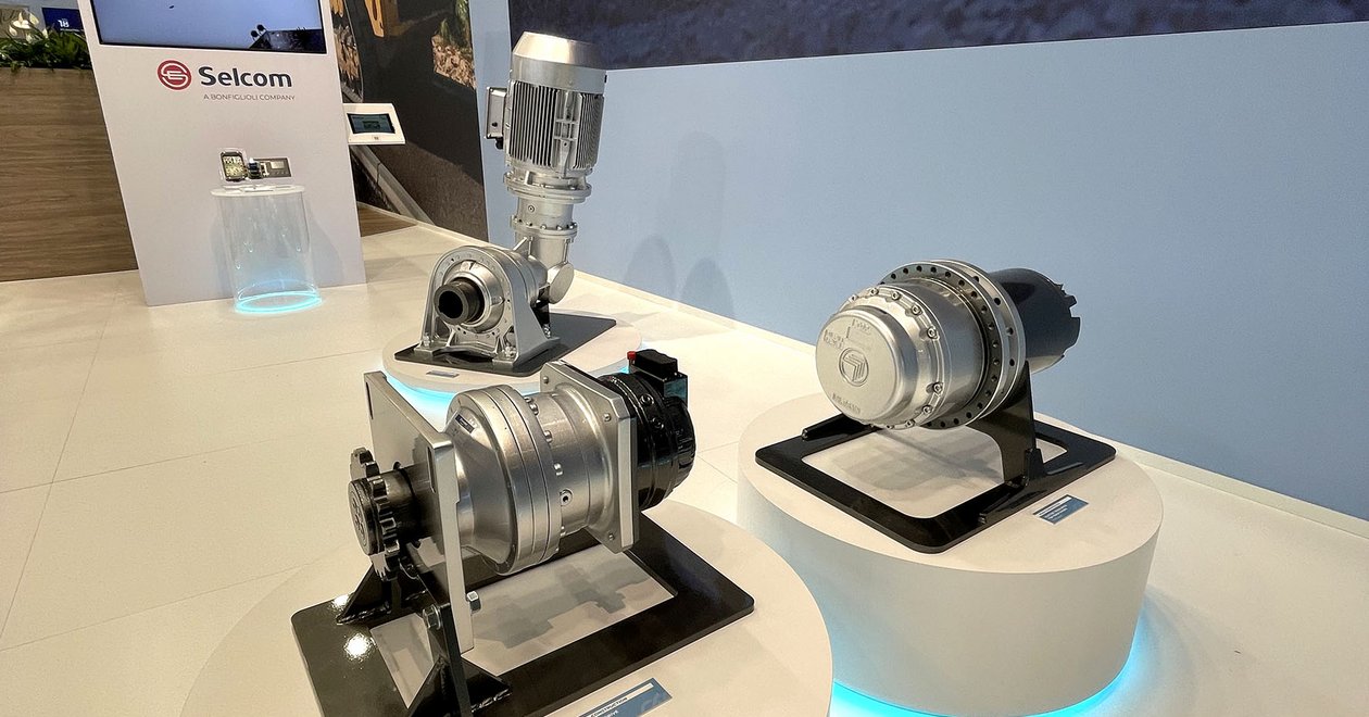 ABZ_News's tweet card. Bonfiglioli präsentierte auf der bauma 2025 smarte E-Antriebslösungen für Bau- und Bergbaumaschinen, fokussiert auf Energieeffizienz und IoT-integrierte Systeme.