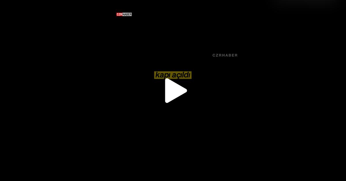 VeliSRC1's tweet card. 703 beğeni, 42 yorum. "Müslüman bir ülkede, Müslümanlara neler yaptıklarını dinleyin. Eşi başörtülü olduğu için ordudan ihraç edilen Komutan : "Tunceli'de PKK ile çatışmadan geliyorum bana bir sarı...