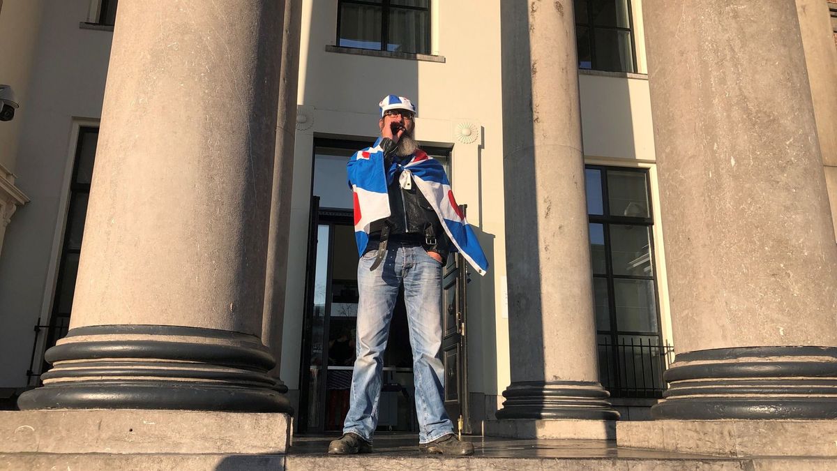 OmropNijs's tweet card. Fiif wike lyn waarden nei it heger berop tsjin de fertochten noch wurkstraffen easke fan tusken de 120 en 240 oeren.