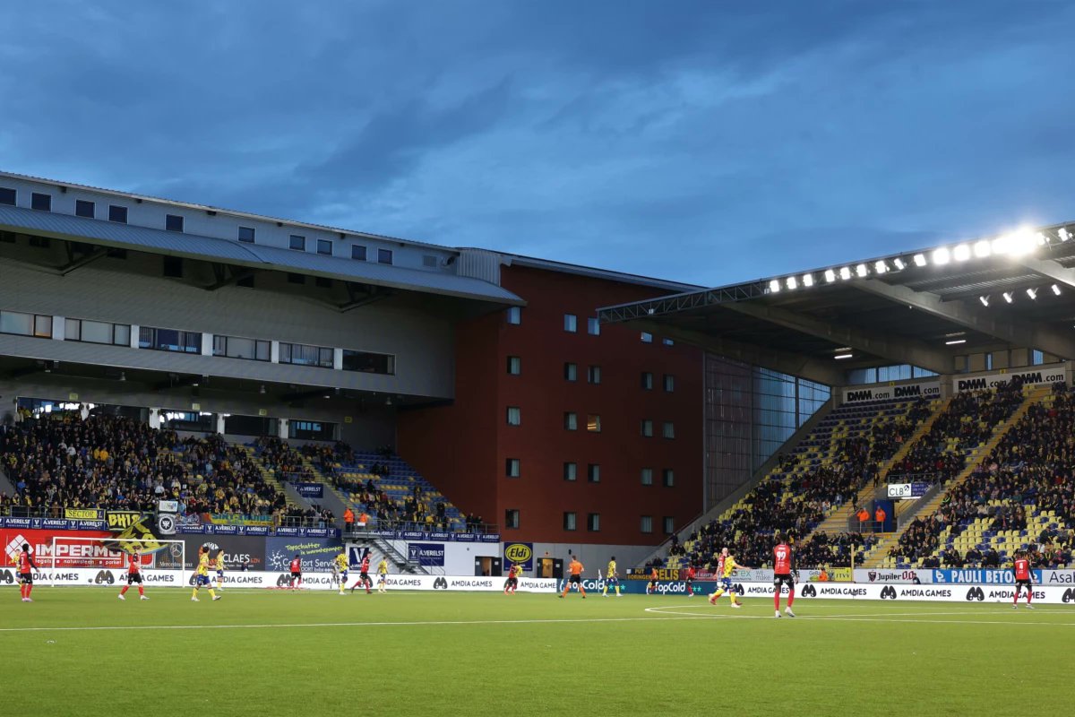 voetbalbelgie's tweet card. Na 16 speeldagen in de Jupiler Pro League staat STVV op een knappe vierde plaats....