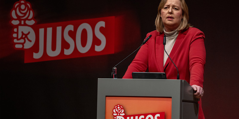 cathibruns's tweet card. 15 Wirtschaftsverbände üben scharfe Kritik an Arbeitsministerin Bärbel Bas.