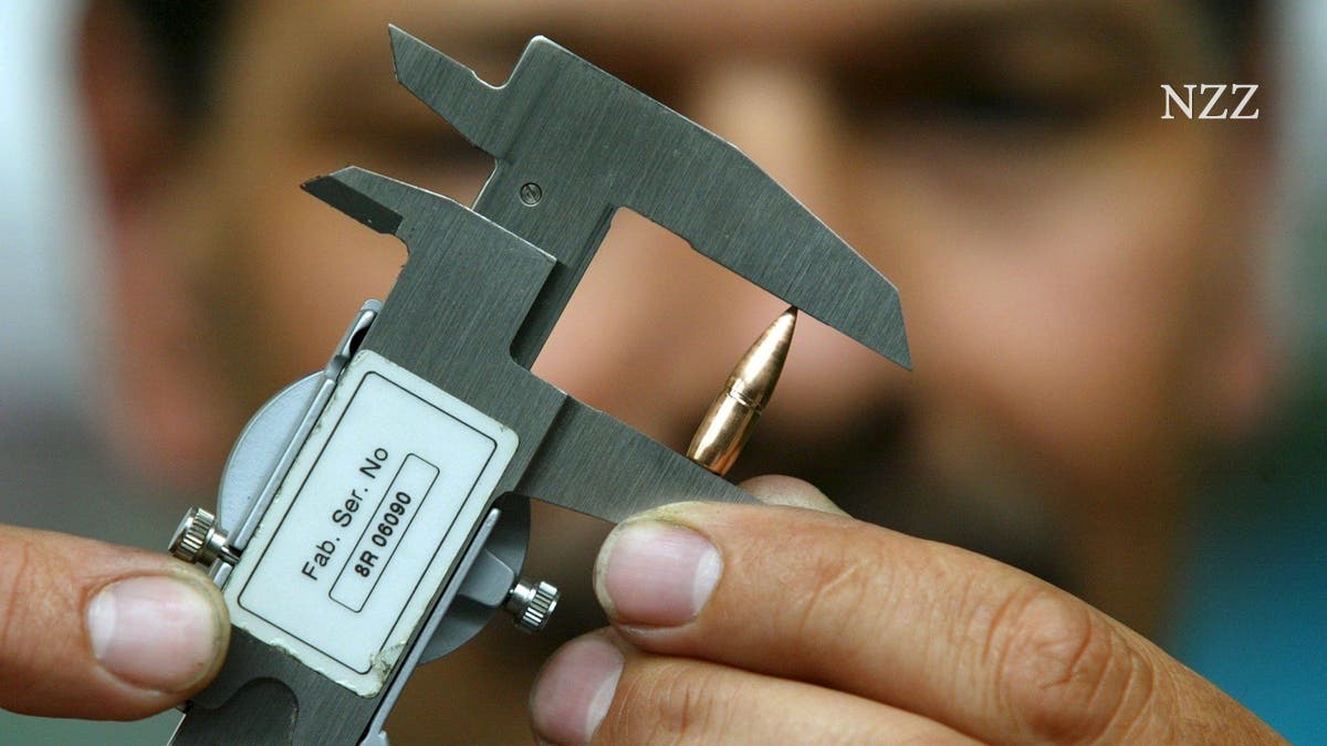 sandro_w_hess's tweet card. Die Schweiz soll den Export von Waffen weniger streng regeln. Die grosse Kammer nimmt einen weitreichenden Vorschlag an. Auch im Ständerat dürfte er eine Mehrheit finden.