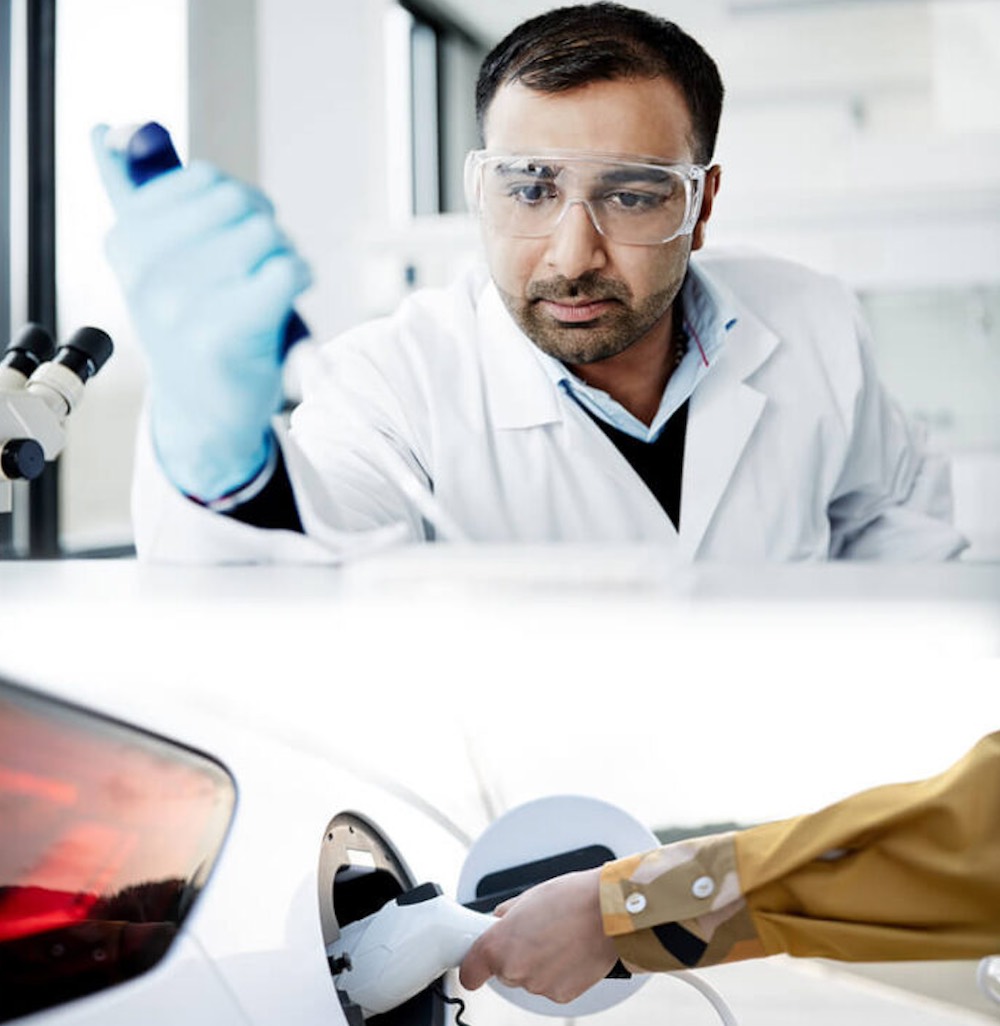 renew_economy's tweet card. Australian silicon anode technology that promises to reduce battery storage costs and enable longer EV driving ranges awarded Arena funding.