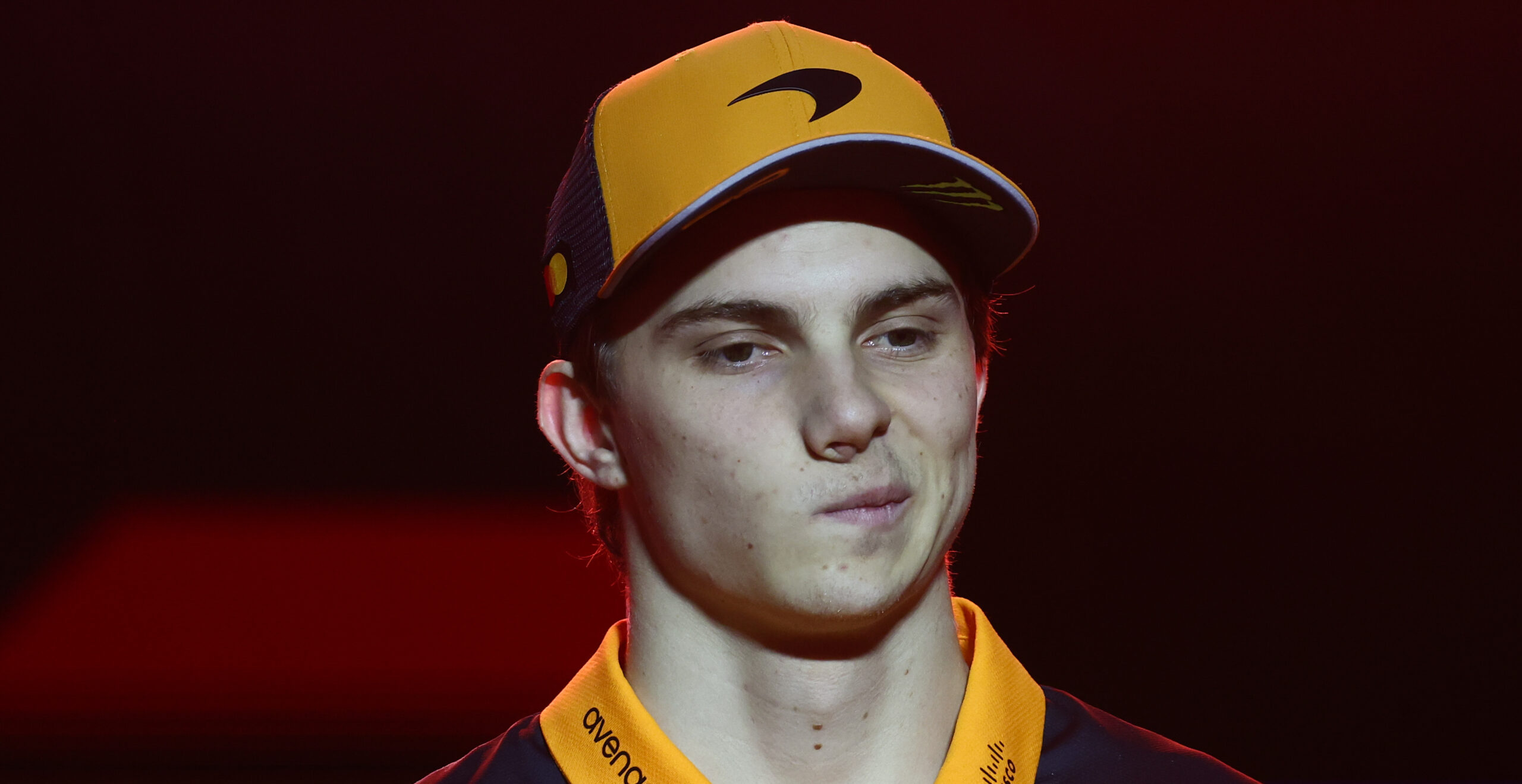 Formule1's tweet card. Oscar Piastri zal zijn McLaren tijdens de allesbeslissende seizoensfinale in Abu Dhabi gedurende één trainingssessie moeten afstaan.