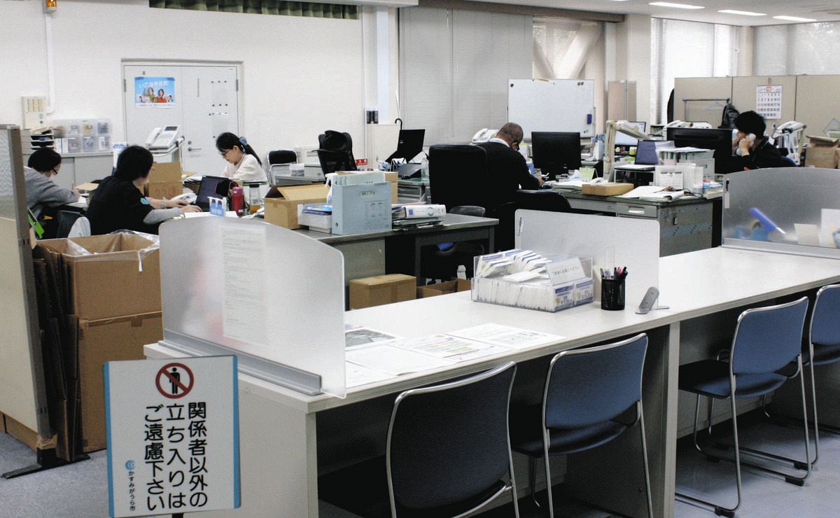 satoshi_hamada's tweet card. 茨城県かすみがうら市は31日、「市庁舎等管理規則」を改正し、庁舎内で職員に対して政党機関紙の購読を勧誘することを禁止した。同市では、共...