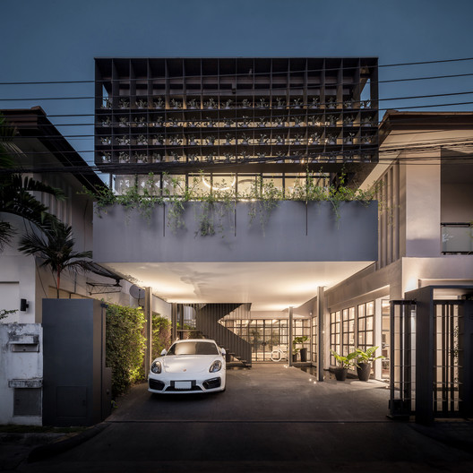 thestyle_cc's tweet card. Completed in 2017 in Bangkok, Thailand. Images by Ketsiree Wongwan. "Flower cage house" is a former housing estate size 60 sq.wa with an internal area of 300 sq.m. The owner wants to renovate the...