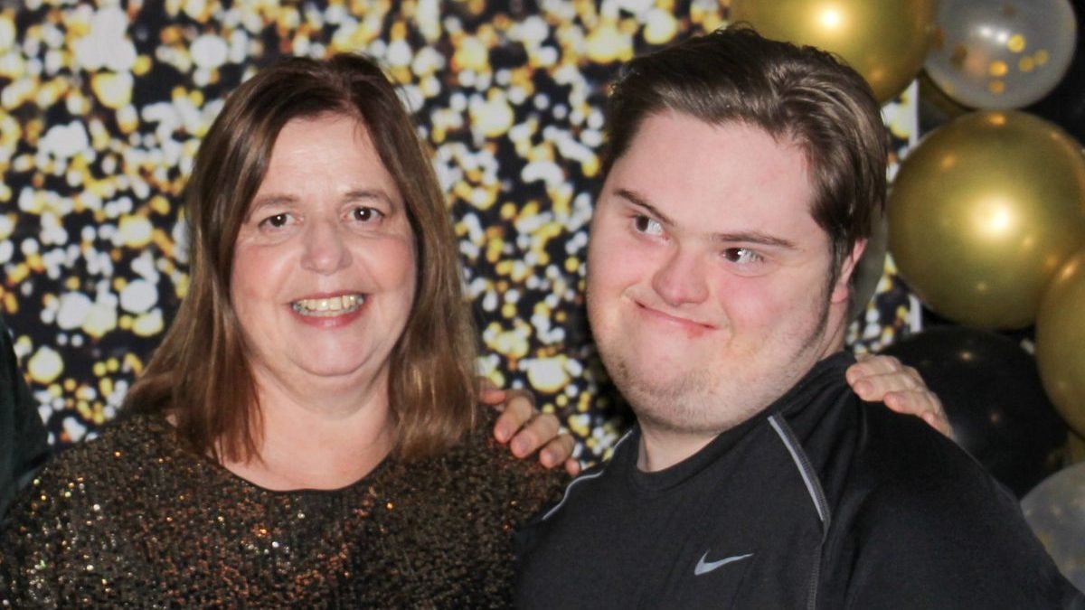 Danwhite1972's tweet card. Elizabeth Tait had to repay £1.6k to the DWP after inadvertently earning more than carer's allowance limit