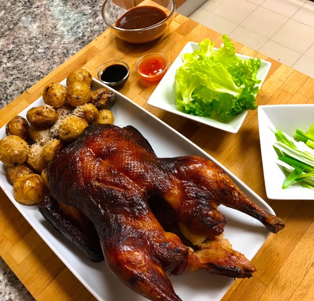 Roz_Morris's tweet card. For once, autocorrect was right: it’s a duck pic By Allison K Williams After moving to Portugal, I’ve learned a lot more about food. Nectarines are seasonal here, and no, you can’…