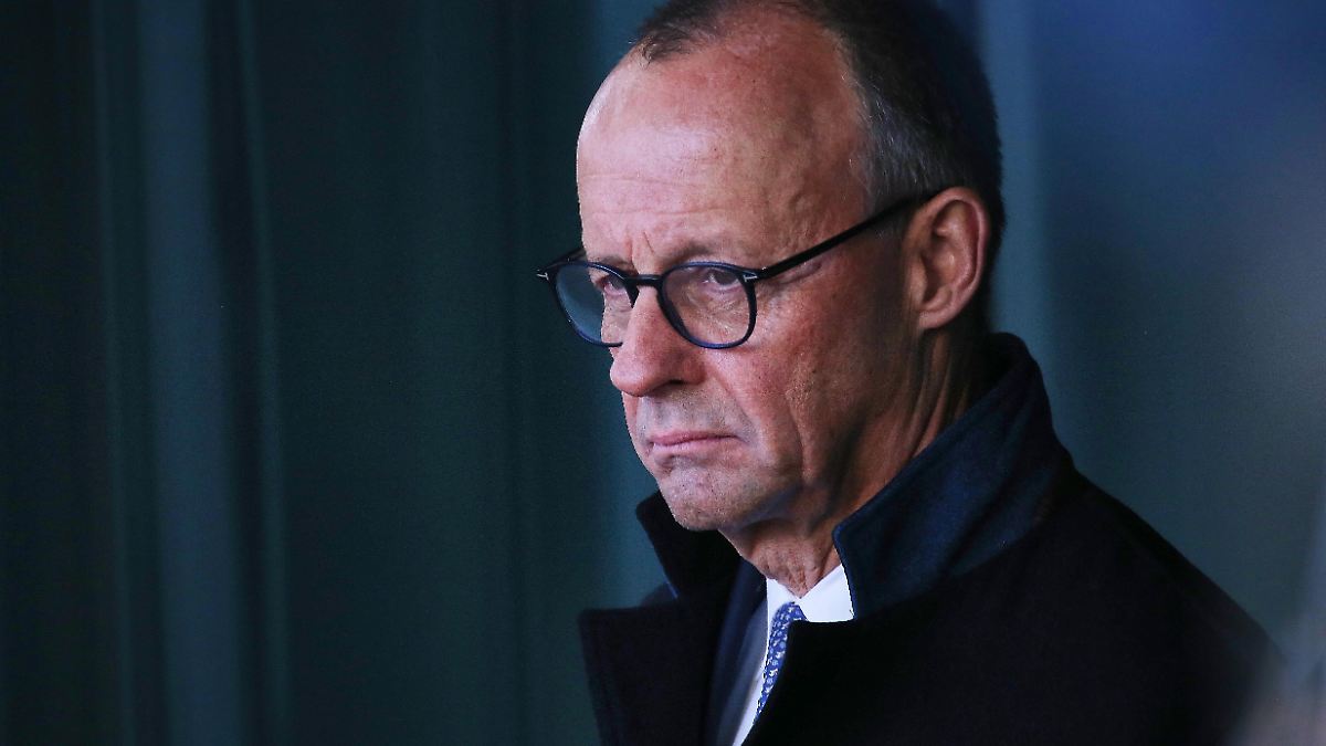 ntvde's tweet card. Die schwarz-rote Koalition kommt nicht vom Fleck - weder bei ihrem Rentenpaket noch bei ihrem Ansehen in der Bevölkerung. Die Werte der Parteien im RTL/ntv Trendbarometer sind wie zementiert....