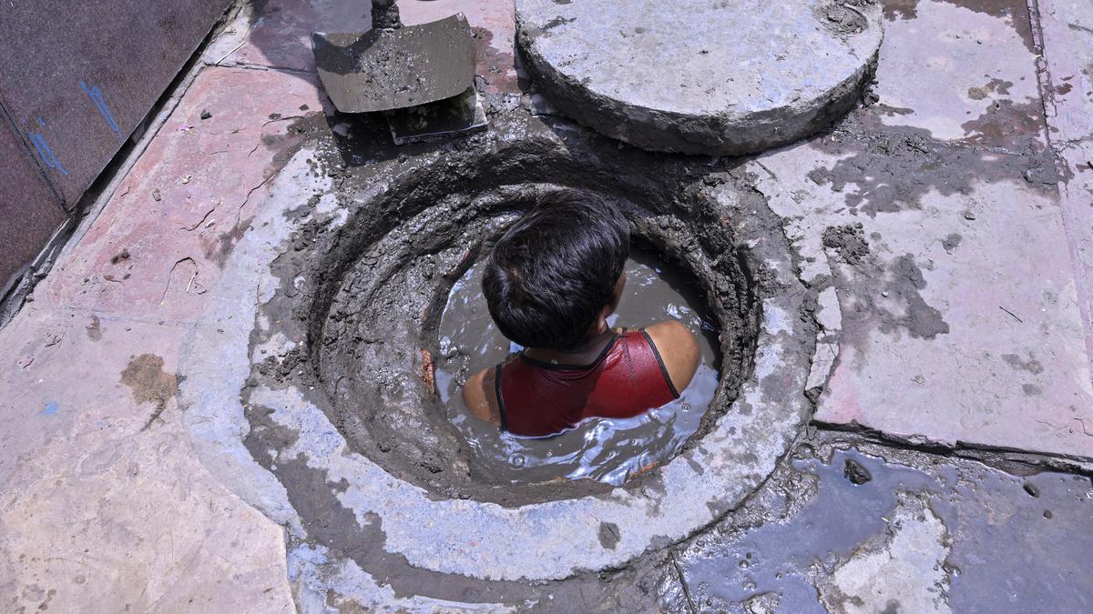 amitjyotiSe's tweet card. Social audit reveals lack of safety gear for sewer workers, leading to deaths; government launches NAMASTE scheme for protection.