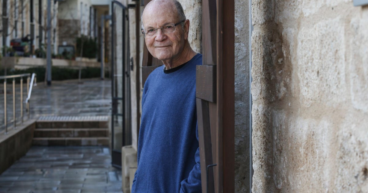 haaretzcom's tweet card. ***