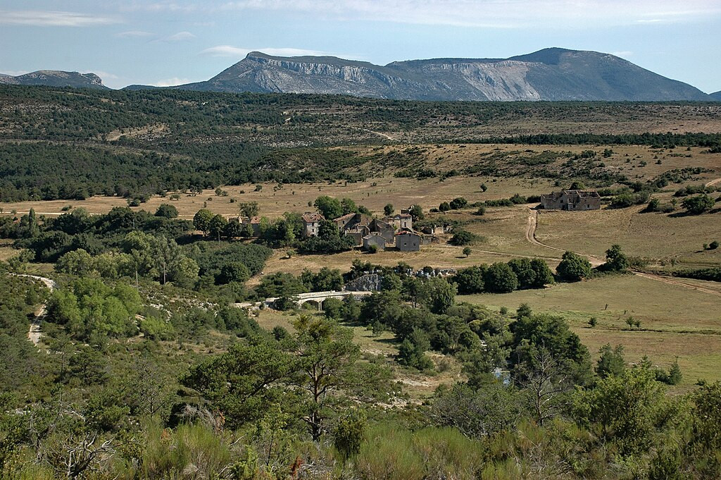 FossilCoastCo's tweet card. Sip back and discover France and explore the fossils and geodiversity of the Canjuers Lagerstätte on the remote Petit Plan de Canjuers plateau in Var, Provence, a Late Jurassic fossil treasure hidden...