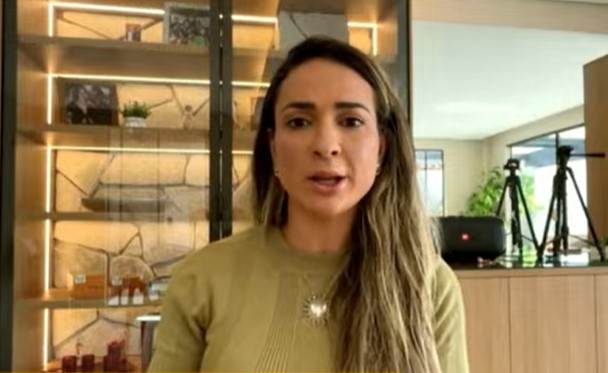 Jakelyneloiola_'s tweet card. O policial militar foi indiciado por suposta omissão nos atos do 8 de janeiro