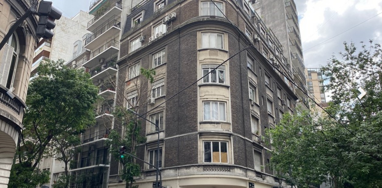 claudiosavoia's tweet card. La casa de los expresidentes en Recoleta fue el escenario mayor de las entregas de bolsos con dólares registradas por el chofer Oscar Centeno en sus famosos cuadernos.