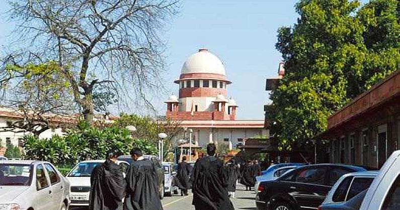 Qaumi_Awaz's tweet card. جمعیۃ علماء ہند کے صدر مولانا محمود اسعد مدنی نے کہا کہ یکطرفہ انہدام سے مسلمانوں کی دل آزاری ہوئی ہے، حکومتوں کو کسی کا بھی گھر اس طرح منہدم نہیں کرنا چاہیے۔