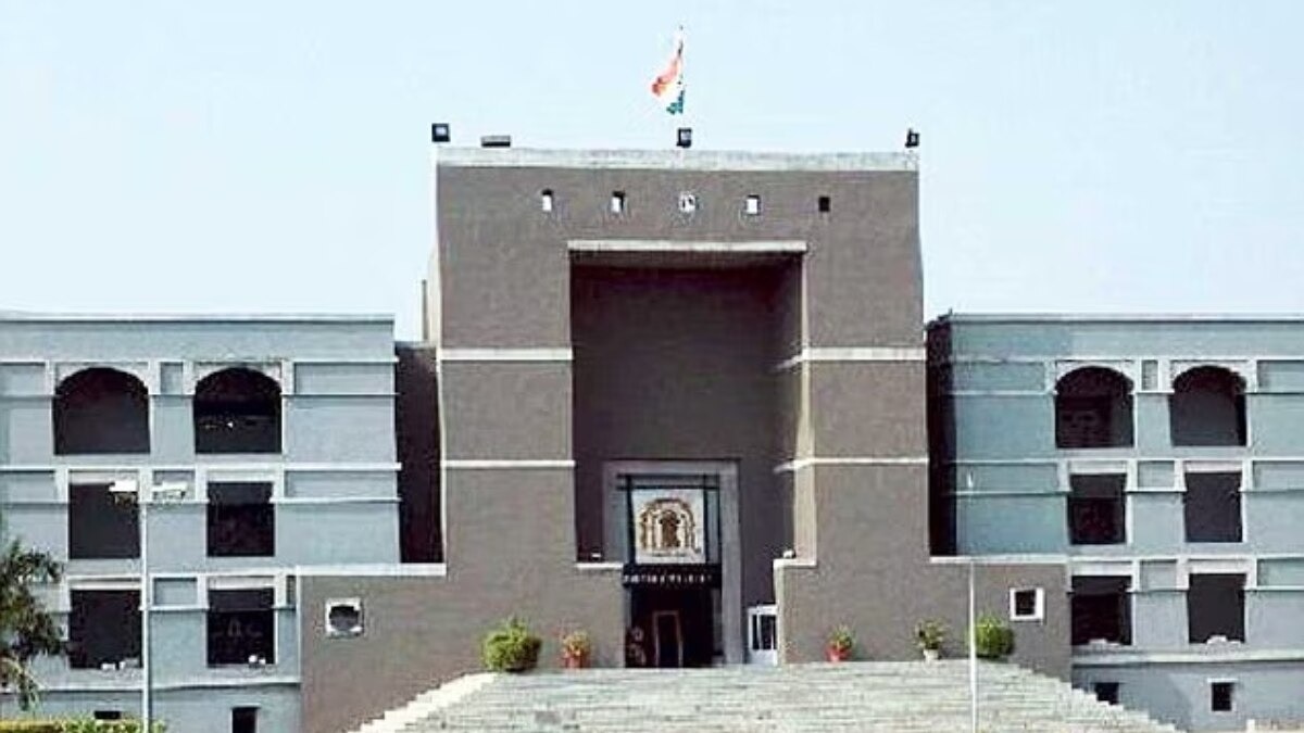 aajtak's tweet card. सोमनाथ डिमोलिशन मामले की सुनवाई करते हुए गुजरात हाईकोर्ट ने याचिकाकर्ता की अंतरिम स्टे और यथास्थिति बनाए रखने की मांग को खारिज कर दिया है. साथ ही कोर्ट ने तोड़ी गई संपत्ति के बारे में सरकार से...