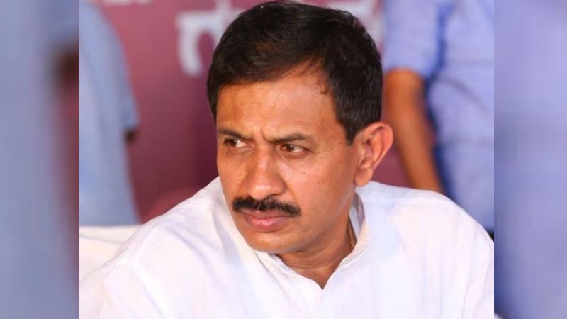 sauramtv's tweet card. ಬೆಂಗಳೂರು: ಕಾಂಗ್ರೆಸ್ (Congress) ಹೈಕಮಾಂಡ್ ಸ್ಟ್ರಾಂಗ್ ಆಗಿದೆ. ಎಲ್ಲಾ ಗೊಂದಲಗಳಿಗೆ ಪರಿಹಾರ ಕೊಡುತ್ತದೆ ಅಂತ ಮಾಗಡಿ ಶಾಸಕ ಬಾಲಕೃಷ್ಣ (Balakrishna) ತಿಳಿಸಿದರು. ಸಿಎಂ-ಡಿಸಿಎಂ ಬ್ರೇಕ್‌ಫಾಸ್ಟ್ ಮೀಟಿಂಗ್ ವಿಚಾರಕ್ಕೆ ವಿಧಾನಸೌಧದಲ್ಲಿ...