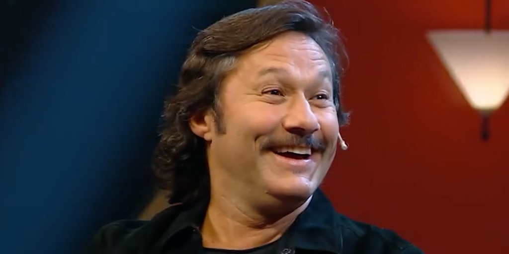 teleshowcom's tweet card. El músico visitó a Mario Pergolini en Otro día perdido y compartió vivencias graciosas que transitó desde que se hizo popular