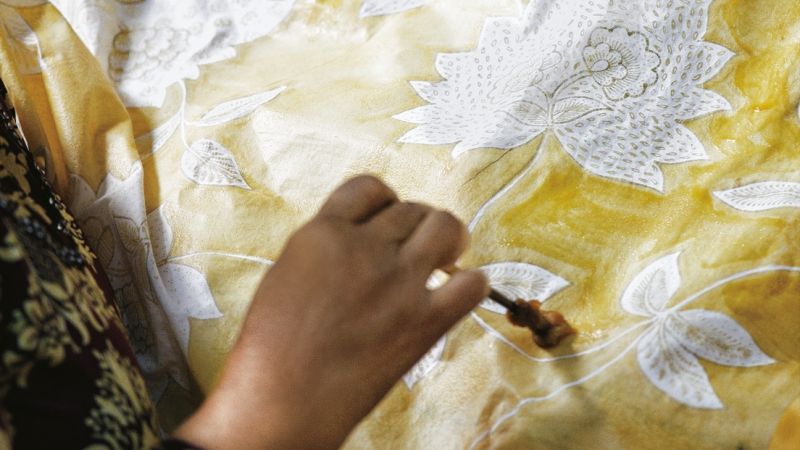 ArchDigest's tweet card. Learn the basics of the age-old technique—and how to make batik fabric sing in a modern home