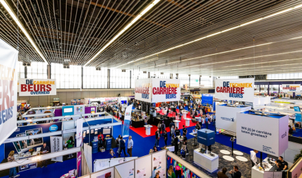 BlogIT_NL's tweet card. Daar is De IT Carrièrebeurs dé plek voor. Ontmoet op de 26e editie ruim 300 topwerkgevers, zoals onder andere Ordina, Calco, ChipSoft, Tesla