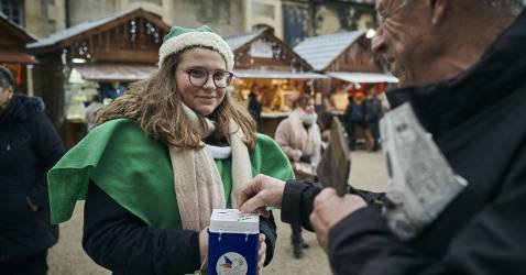 Tweet card summary image